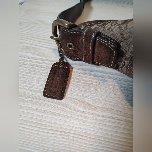 *SOLD* Small Coach Y2K Signature C Hobo Purse 🤎 - Picture 4 of 7